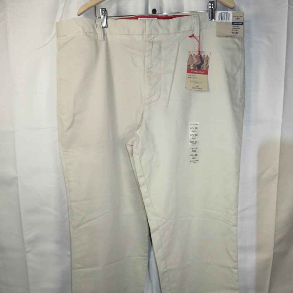 Dockers Iconic Khaki Pants Vintage 2005 Relaxed Fit Beige NEW NWT Mens 42 x 32